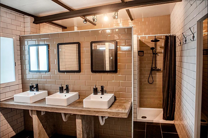 baños compartidos The wild house